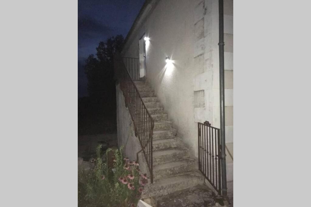 Logement Independant Le Poulailler Proche Guedelon Треньї Екстер'єр фото