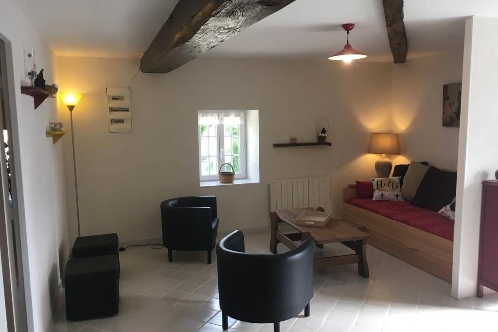 Logement Independant Le Poulailler Proche Guedelon Треньї Екстер'єр фото