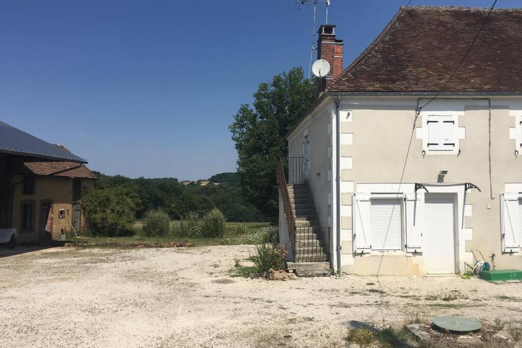 Logement Independant Le Poulailler Proche Guedelon Треньї Екстер'єр фото